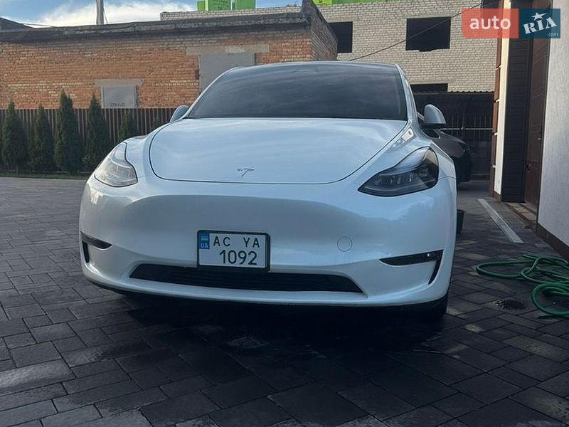 Внедорожник / Кроссовер Tesla Model Y 2023 в Нововолынске