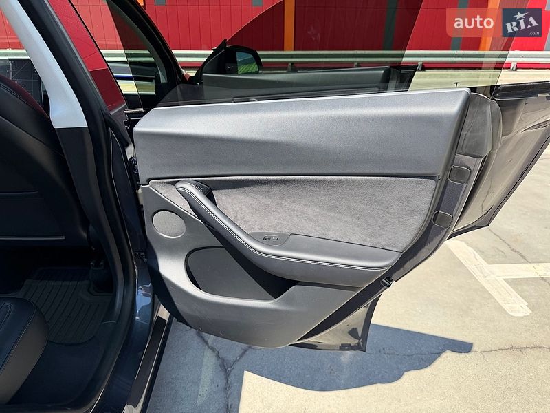 Позашляховик / Кросовер Tesla Model Y 2021 в Києві фото 17 Позашляховик / Кросовер Tesla Model Y 2021 в Києві