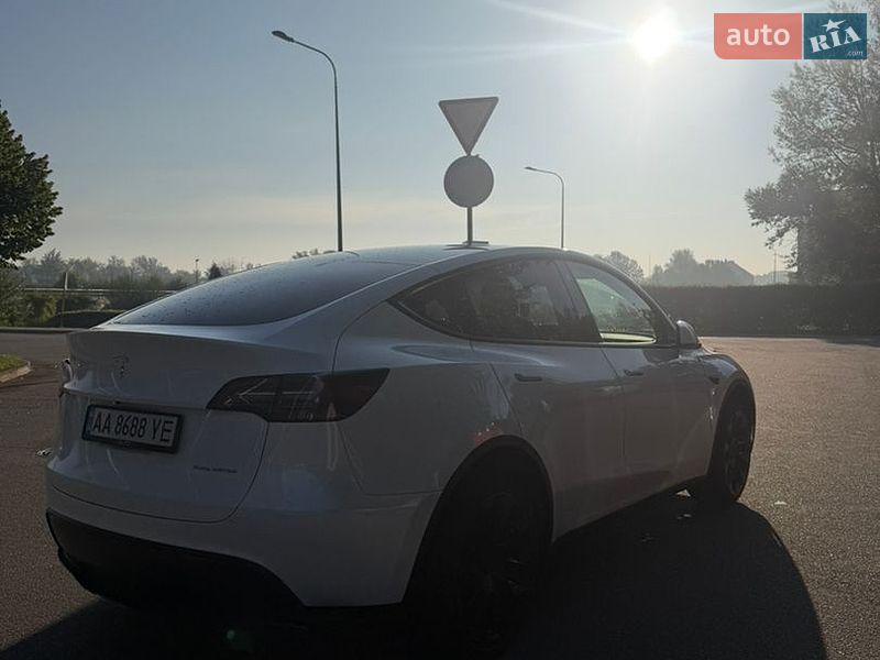Внедорожник / Кроссовер Tesla Model Y 2023 в Киеве