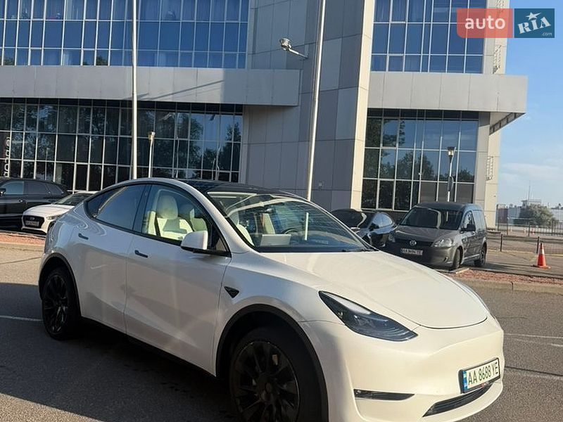 Внедорожник / Кроссовер Tesla Model Y 2023 в Киеве