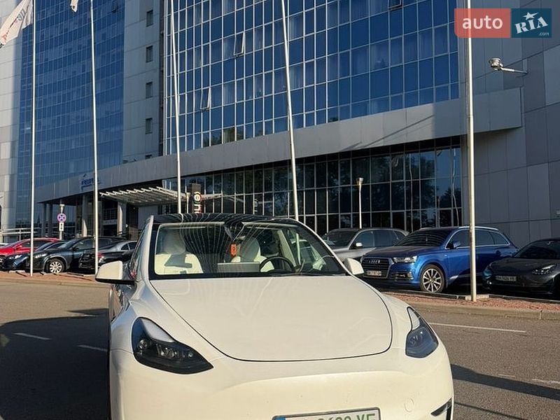 Внедорожник / Кроссовер Tesla Model Y 2023 в Киеве