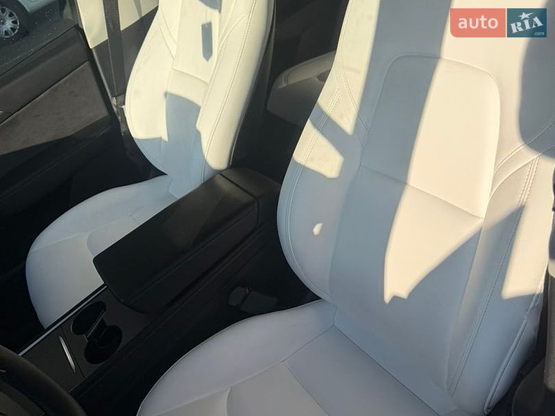 Внедорожник / Кроссовер Tesla Model Y 2023 в Киеве