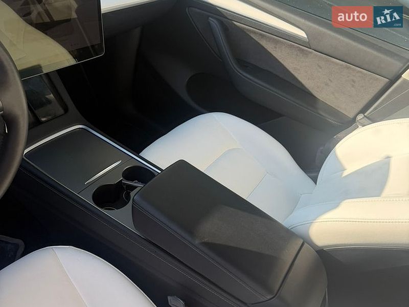 Внедорожник / Кроссовер Tesla Model Y 2023 в Киеве