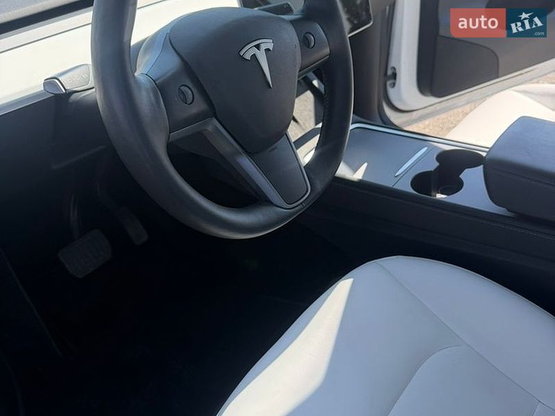 Внедорожник / Кроссовер Tesla Model Y 2023 в Киеве