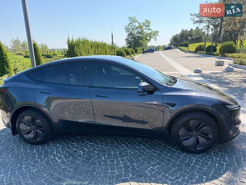 Позашляховик / Кросовер Tesla Model Y 2025 в Дніпрі