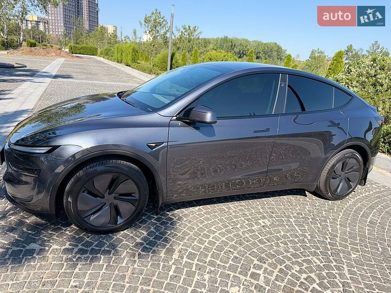 Позашляховик / Кросовер Tesla Model Y 2025 в Дніпрі