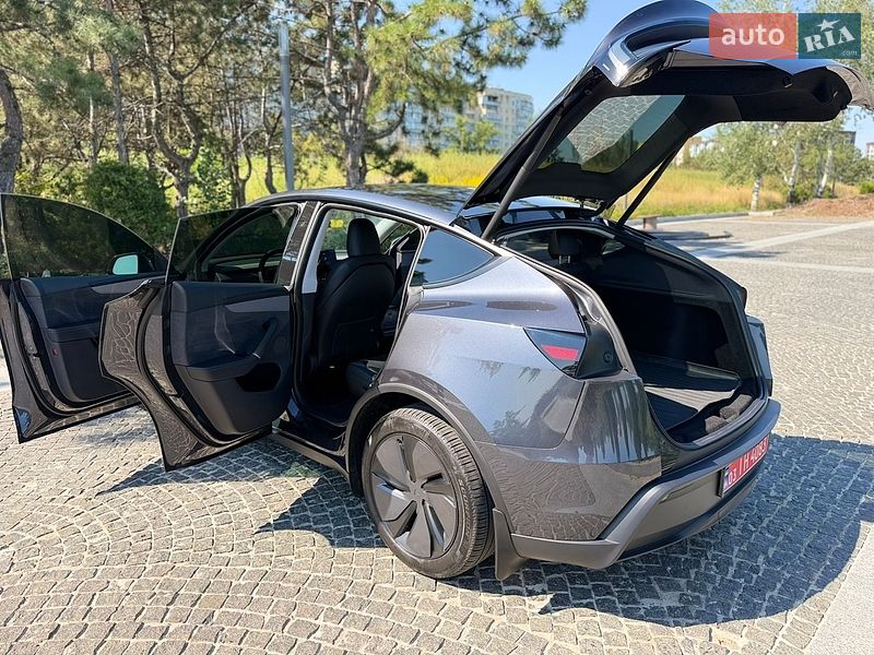 Позашляховик / Кросовер Tesla Model Y 2025 в Дніпрі