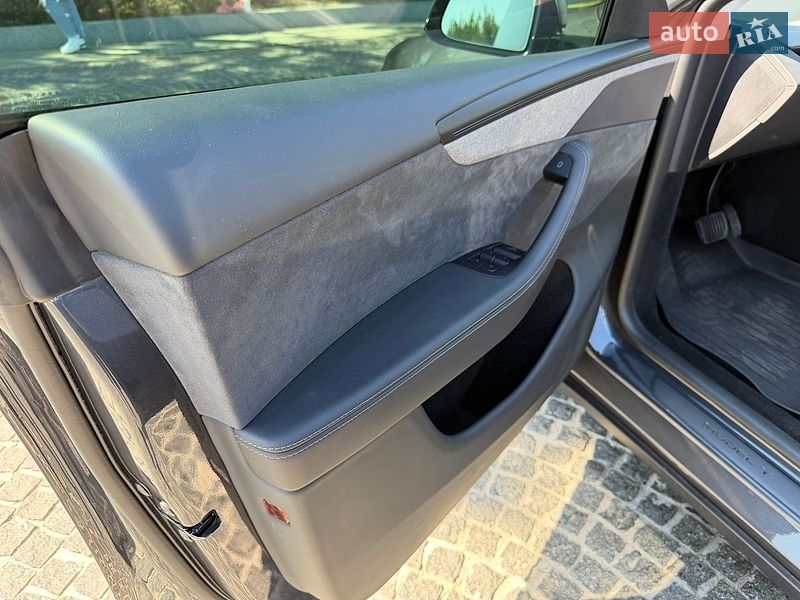 Позашляховик / Кросовер Tesla Model Y 2025 в Дніпрі