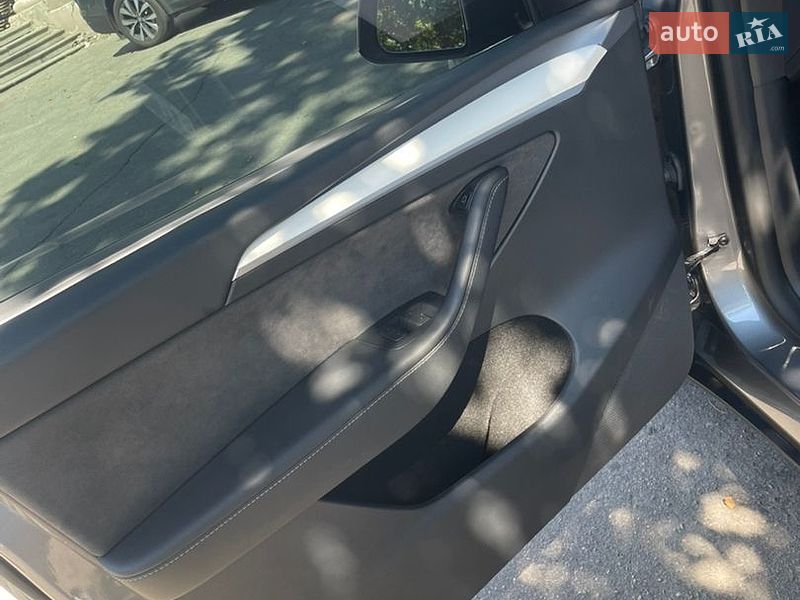 Позашляховик / Кросовер Tesla Model Y 2024 в Житомирі