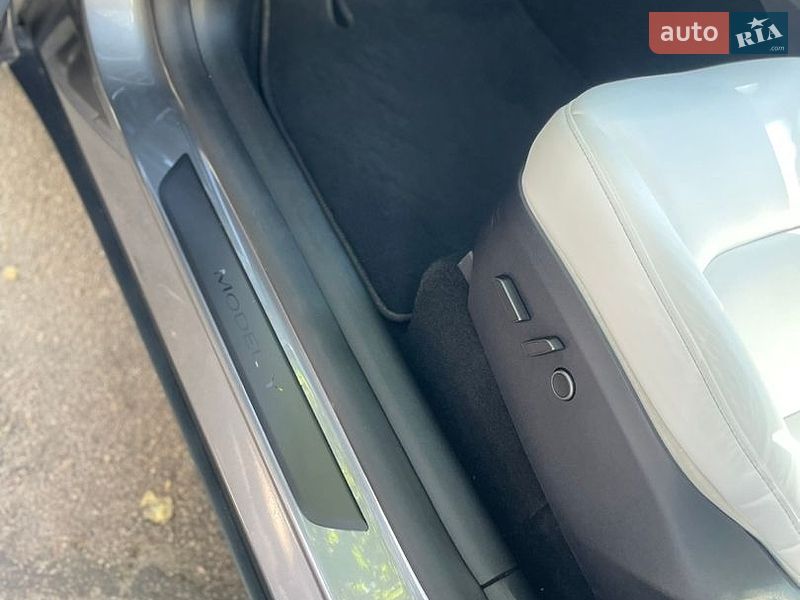 Внедорожник / Кроссовер Tesla Model Y 2024 в Житомире