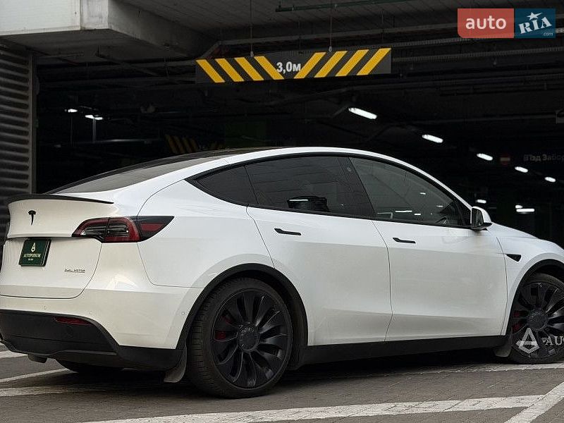 Позашляховик / Кросовер Tesla Model Y 2022 в Києві