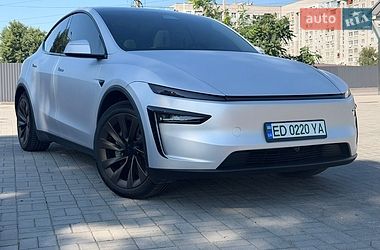 Позашляховик / Кросовер Tesla Model Y 2025 в Дніпрі
