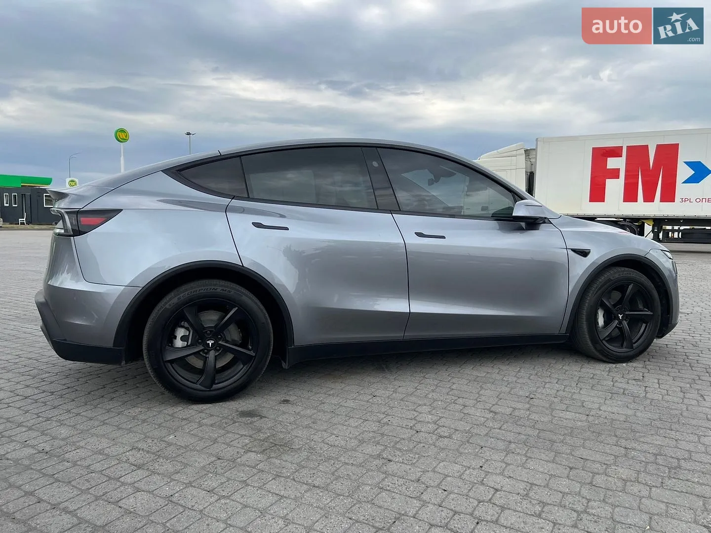 2025 Tesla Model Y - мініатюра 4