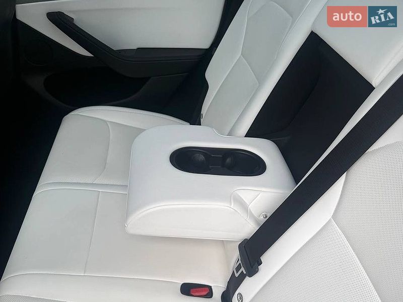 Внедорожник / Кроссовер Tesla Model Y 2025 в Радивилове