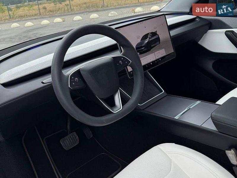 Внедорожник / Кроссовер Tesla Model Y 2025 в Радивилове