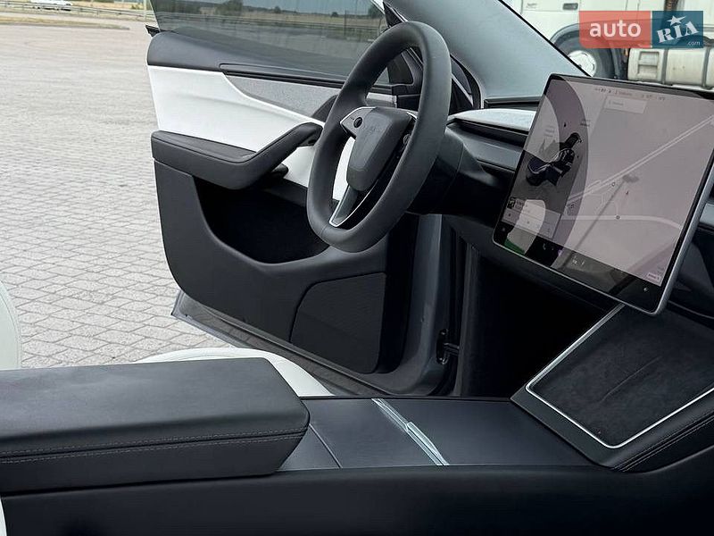 Внедорожник / Кроссовер Tesla Model Y 2025 в Радивилове