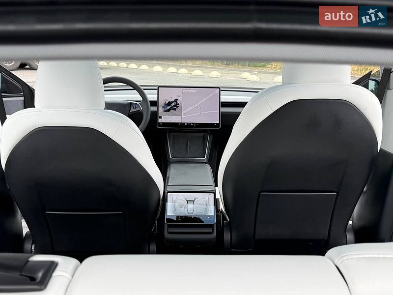 Позашляховик / Кросовер Tesla Model Y 2025 в Радивиліві