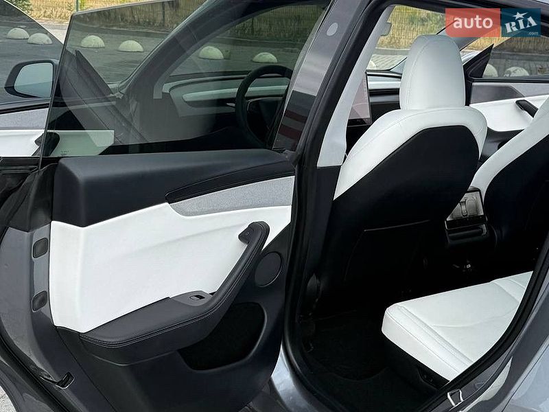 Внедорожник / Кроссовер Tesla Model Y 2025 в Радивилове