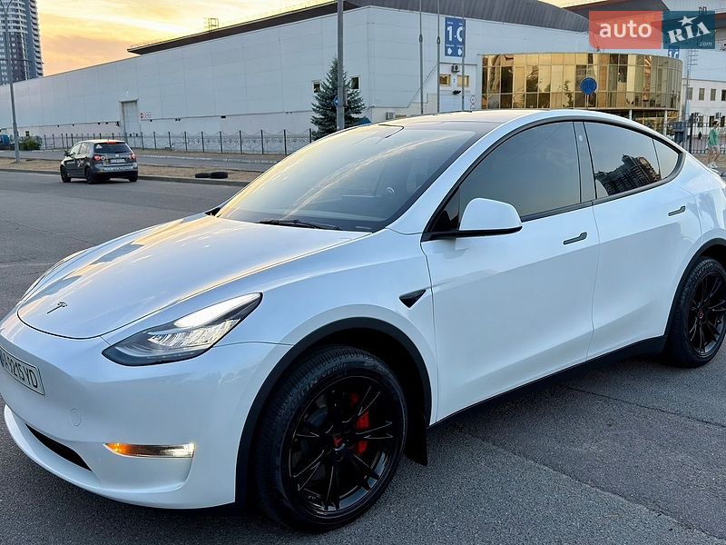 Внедорожник / Кроссовер Tesla Model Y 2023 в Киеве