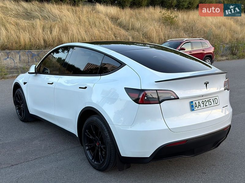 Внедорожник / Кроссовер Tesla Model Y 2023 в Киеве