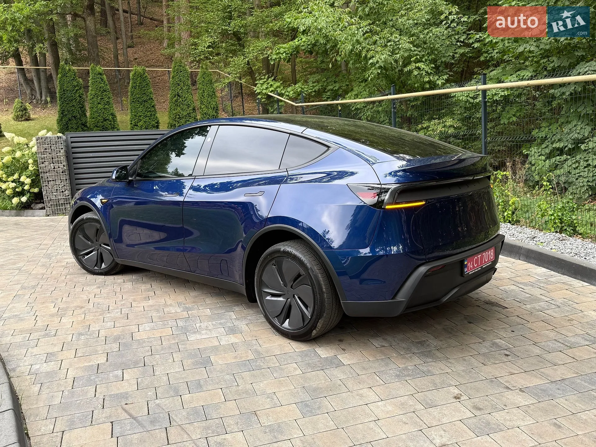 2025 Tesla Model Y - мініатюра 26
