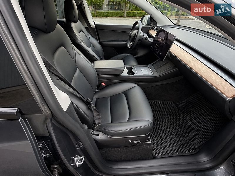 Внедорожник / Кроссовер Tesla Model Y 2022 в Киеве