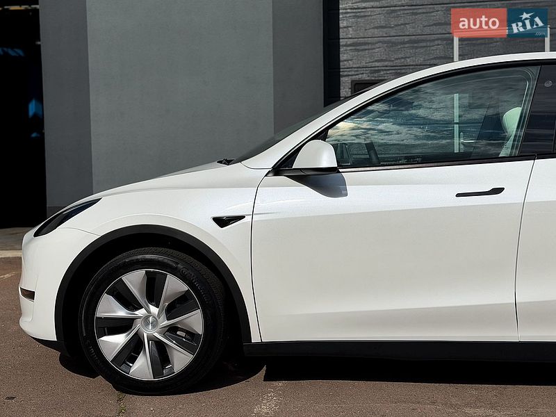 Внедорожник / Кроссовер Tesla Model Y 2023 в Киеве