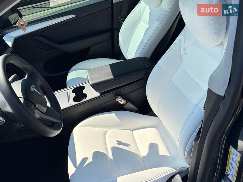 Позашляховик / Кросовер Tesla Model Y 2023 в Ужгороді