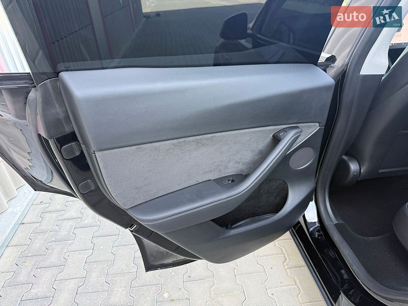 Внедорожник / Кроссовер Tesla Model Y 2024 в Львове
