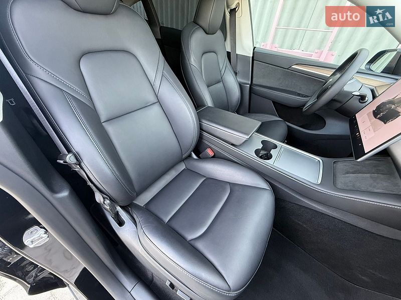 Внедорожник / Кроссовер Tesla Model Y 2024 в Львове