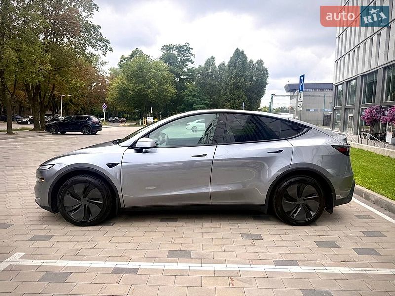 Позашляховик / Кросовер Tesla Model Y 2025 в Дніпрі