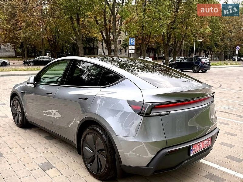 Позашляховик / Кросовер Tesla Model Y 2025 в Дніпрі