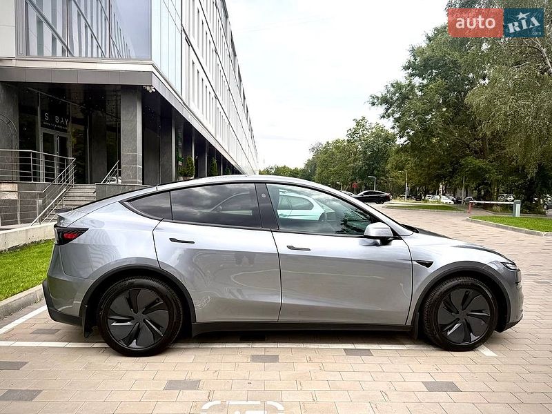 Позашляховик / Кросовер Tesla Model Y 2025 в Дніпрі