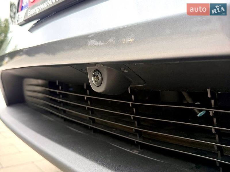 Позашляховик / Кросовер Tesla Model Y 2025 в Дніпрі