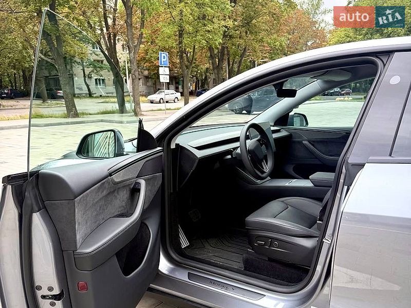Позашляховик / Кросовер Tesla Model Y 2025 в Дніпрі