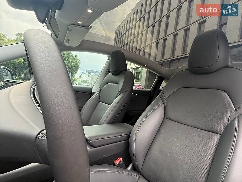 Позашляховик / Кросовер Tesla Model Y 2025 в Дніпрі