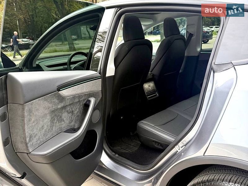 Позашляховик / Кросовер Tesla Model Y 2025 в Дніпрі