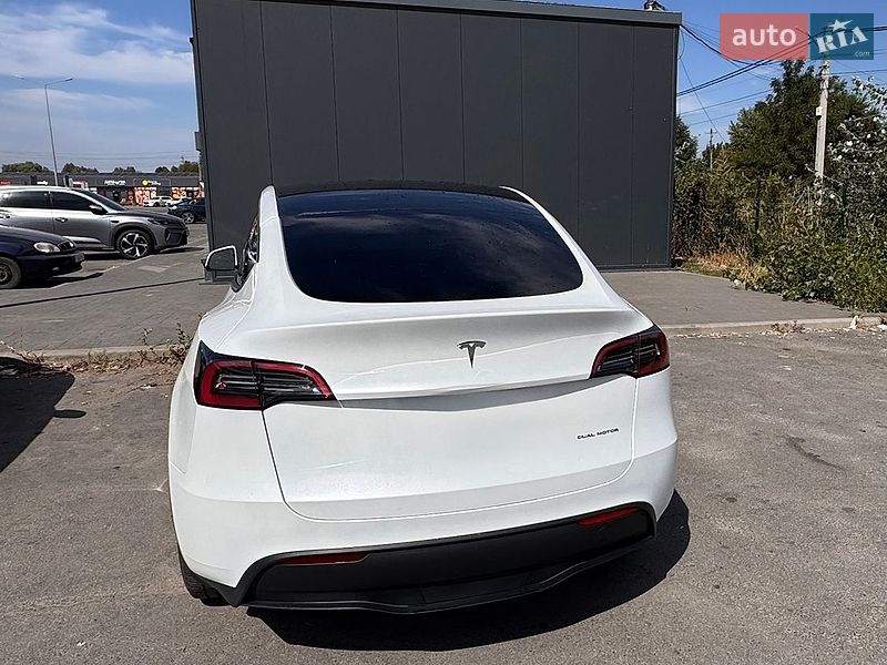 Позашляховик / Кросовер Tesla Model Y 2023 в Дніпрі