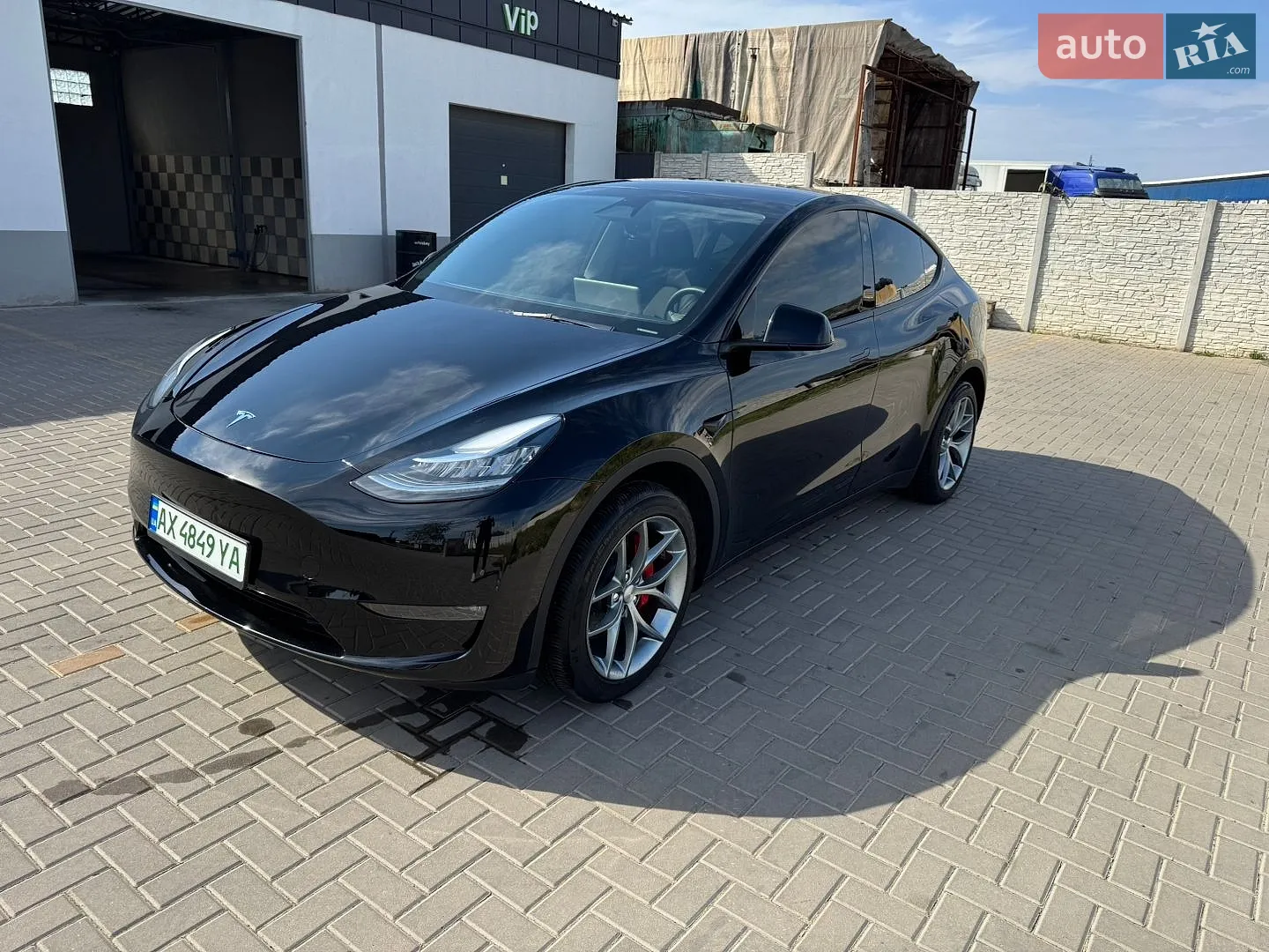 2023 Tesla Model Y - фото 1