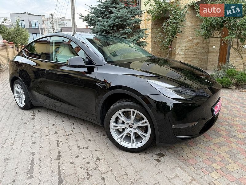 Внедорожник / Кроссовер Tesla Model Y 2023 в Львове