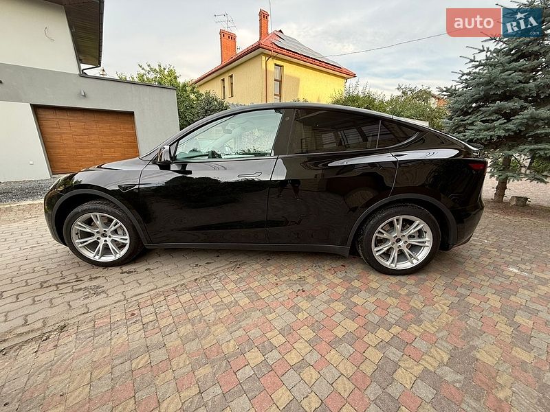 Внедорожник / Кроссовер Tesla Model Y 2023 в Львове