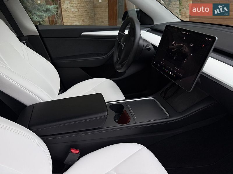 Внедорожник / Кроссовер Tesla Model Y 2023 в Львове