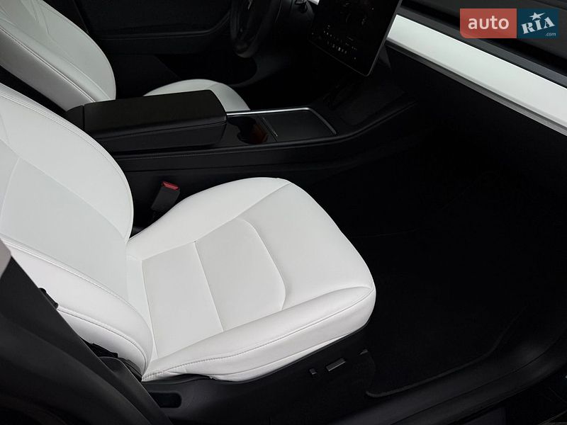 Внедорожник / Кроссовер Tesla Model Y 2023 в Львове