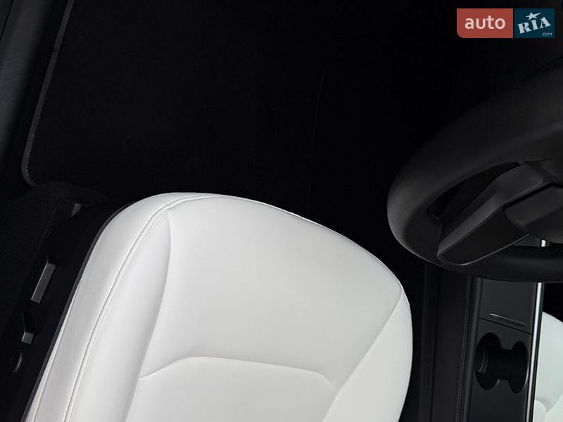 Внедорожник / Кроссовер Tesla Model Y 2023 в Львове