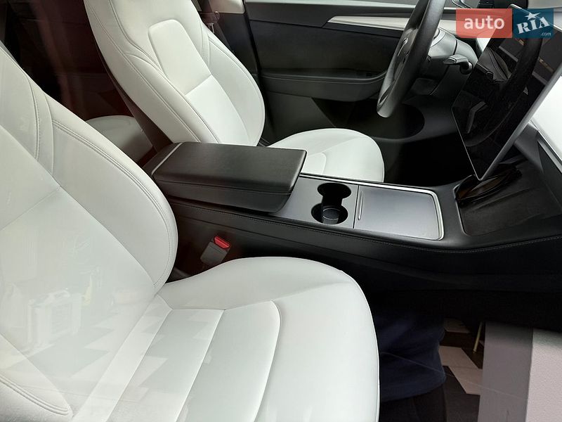 Позашляховик / Кросовер Tesla Model Y 2023 в Львові фото 27 Позашляховик / Кросовер Tesla Model Y 2023 в Львові
