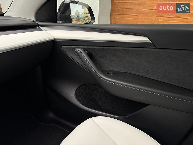 Внедорожник / Кроссовер Tesla Model Y 2023 в Львове