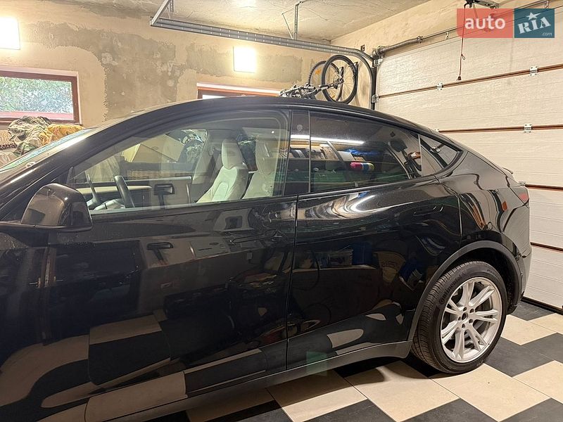 Внедорожник / Кроссовер Tesla Model Y 2023 в Львове