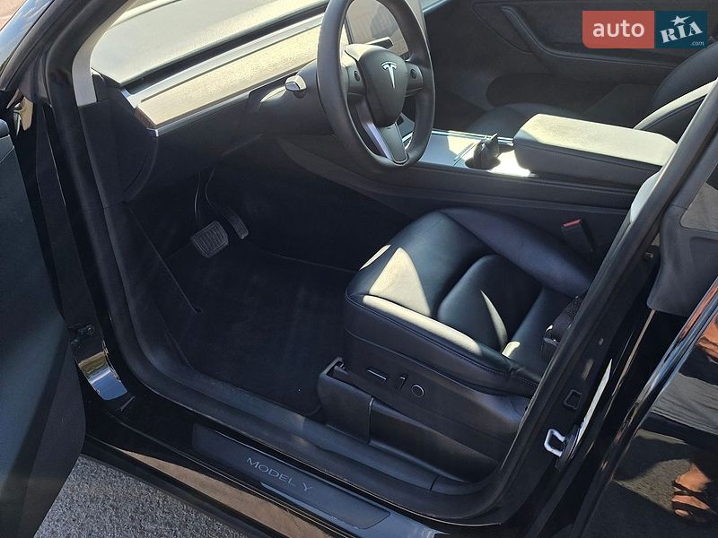 Внедорожник / Кроссовер Tesla Model Y 2023 в Луцке