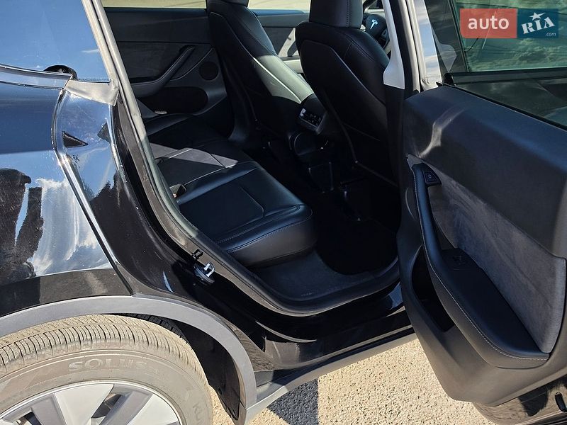 Внедорожник / Кроссовер Tesla Model Y 2023 в Луцке