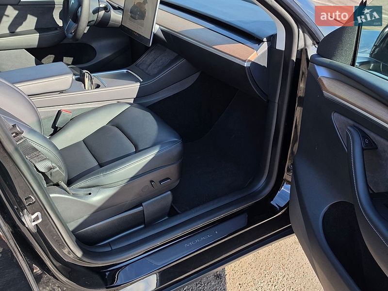 Внедорожник / Кроссовер Tesla Model Y 2023 в Луцке